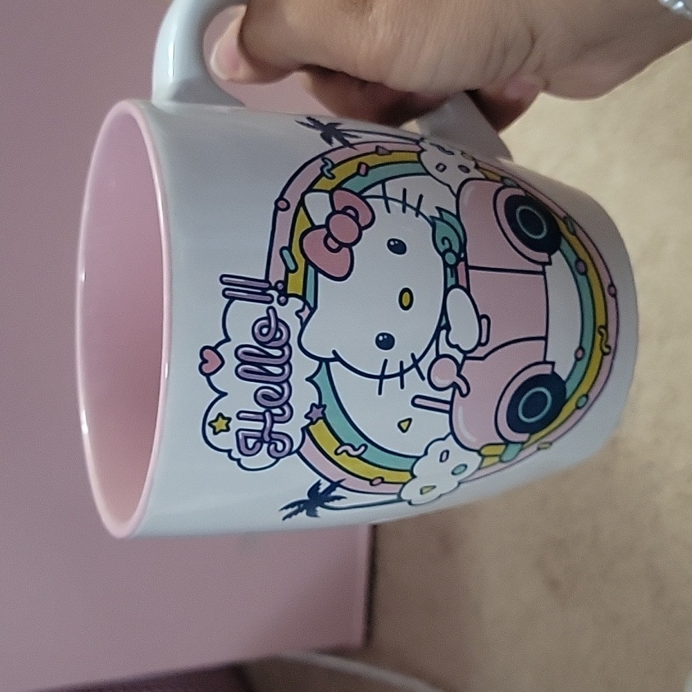 BNWT 25 oz. Hello Kitty Mug